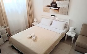 Vestige Basement Apartment Athens